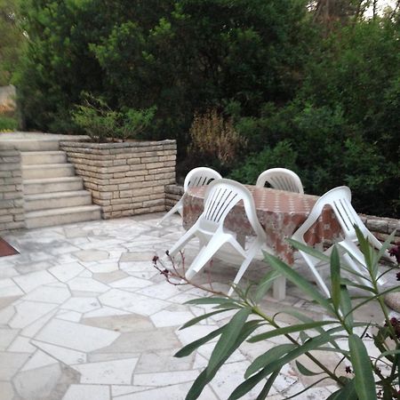 Guest House Alek Vrboska Habitación foto
