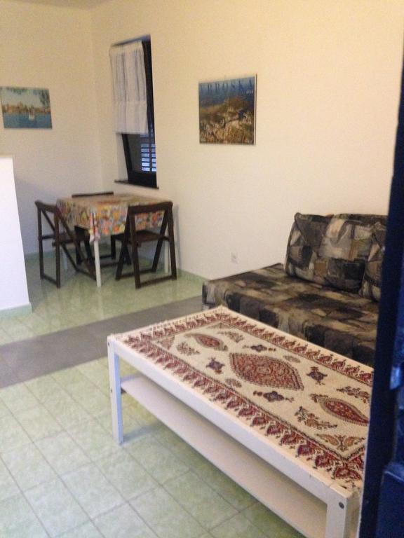 Guest House Alek Vrboska Habitación foto