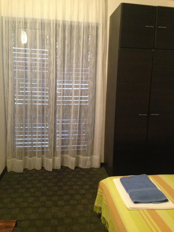Guest House Alek Vrboska Habitación foto