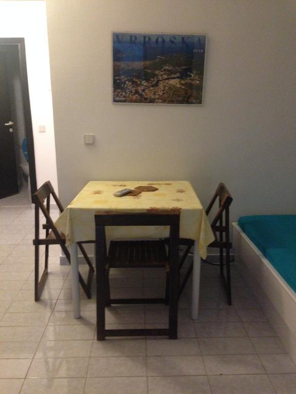 Guest House Alek Vrboska Habitación foto