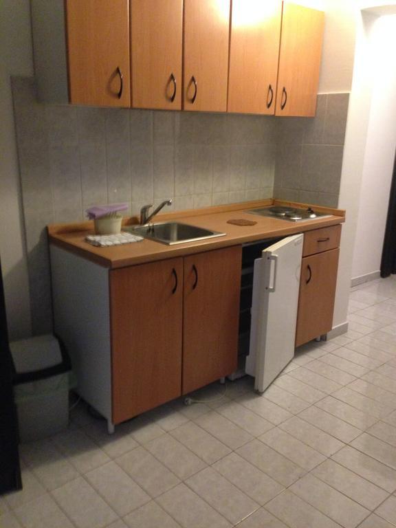 Guest House Alek Vrboska Habitación foto