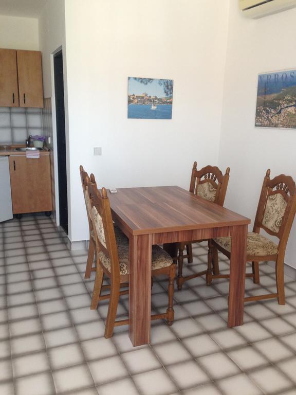 Guest House Alek Vrboska Habitación foto